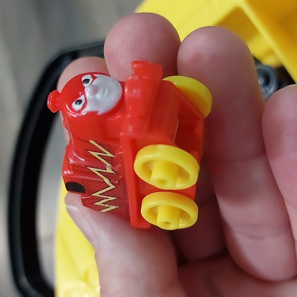 Thomas&Friends DC Super Friends Collector’s Playwheel CarrryCase•11 MiniTrains - Picture 7 of 16